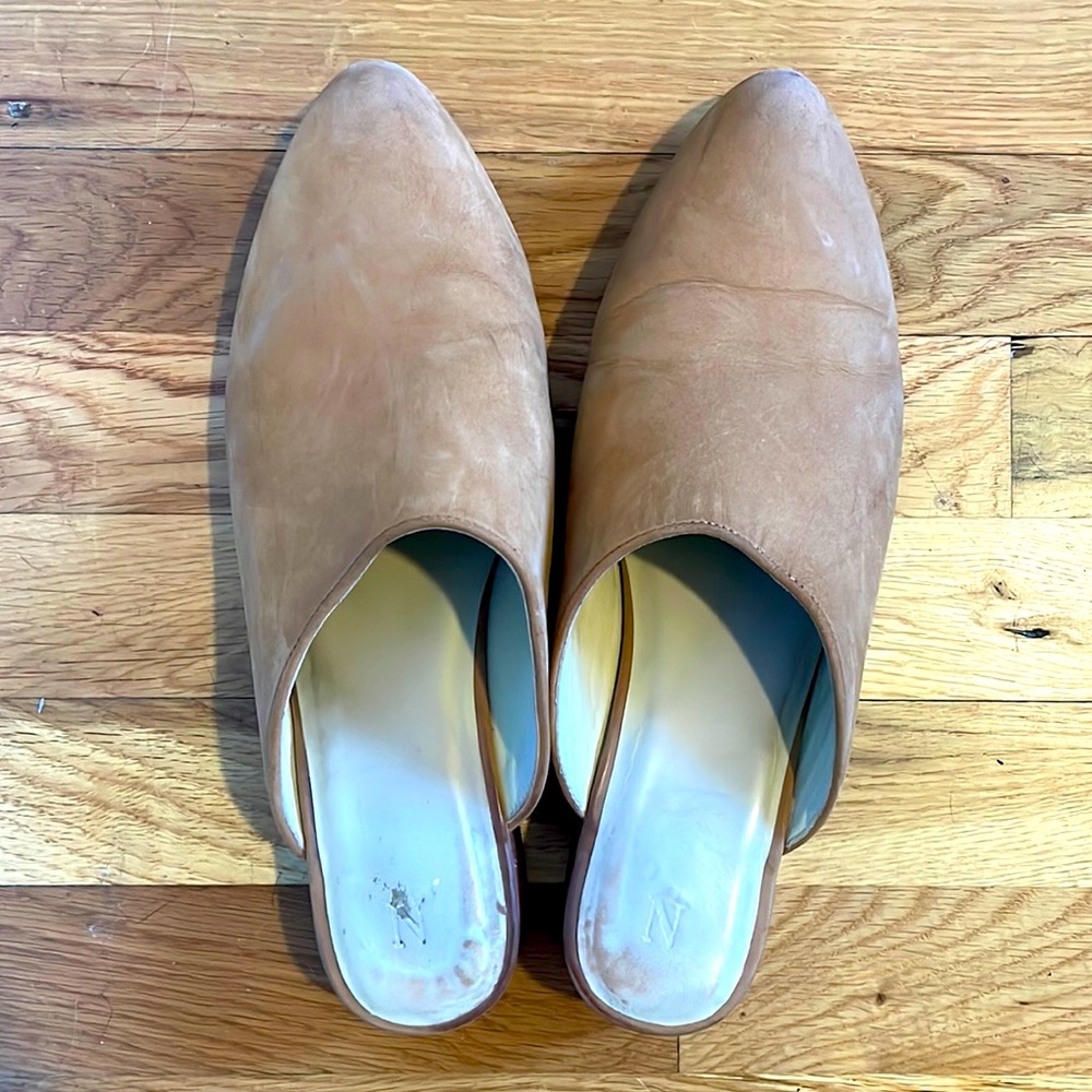 Nisolo Mariella closed-toe mules sand tan nubuck suede leather size 10 pre-owned